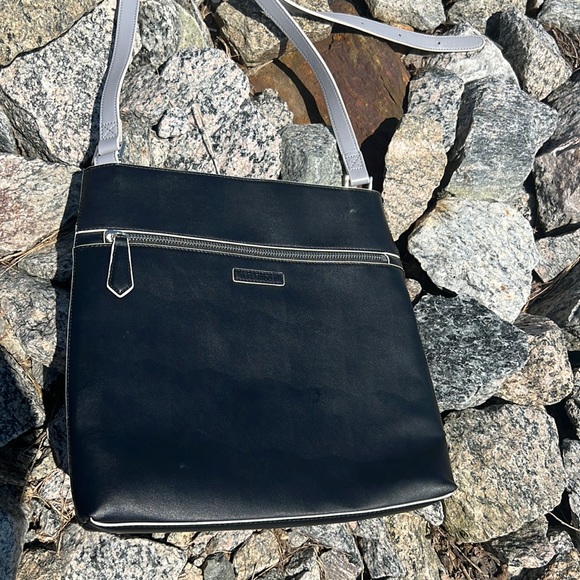 Vera Bradley Handbags - Vera Bradley leather Crossbody
